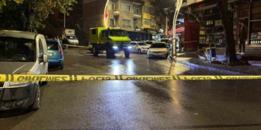Sokak ortasında cinayet kamerada: Jiletle çevreye rahatsızlık veren şahıs silahla vuruldu