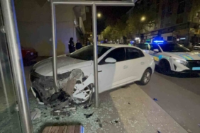 Tekirdağ’da polisten kaçan alkollü sürücü durağa daldı