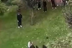 Başakşehir’de lise öğrencileri birbirine girdi: Tekmeler havada uçuştu