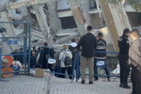 Gebze’de çöken binanın enkazında inceleme yapılıyor