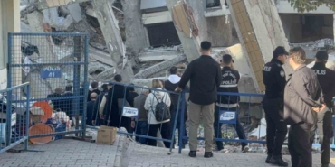 Gebze’de çöken binanın enkazında inceleme yapılıyor