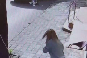 Maltepe’de yolun karşısına geçen kadına minibüs çarptı: Kaza anı kamerada