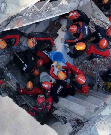 Kocaeli Valisi Aktaş: "Bir vatandaşımızın sesini aldık, 9 bina tedbiren tahliye edildi"