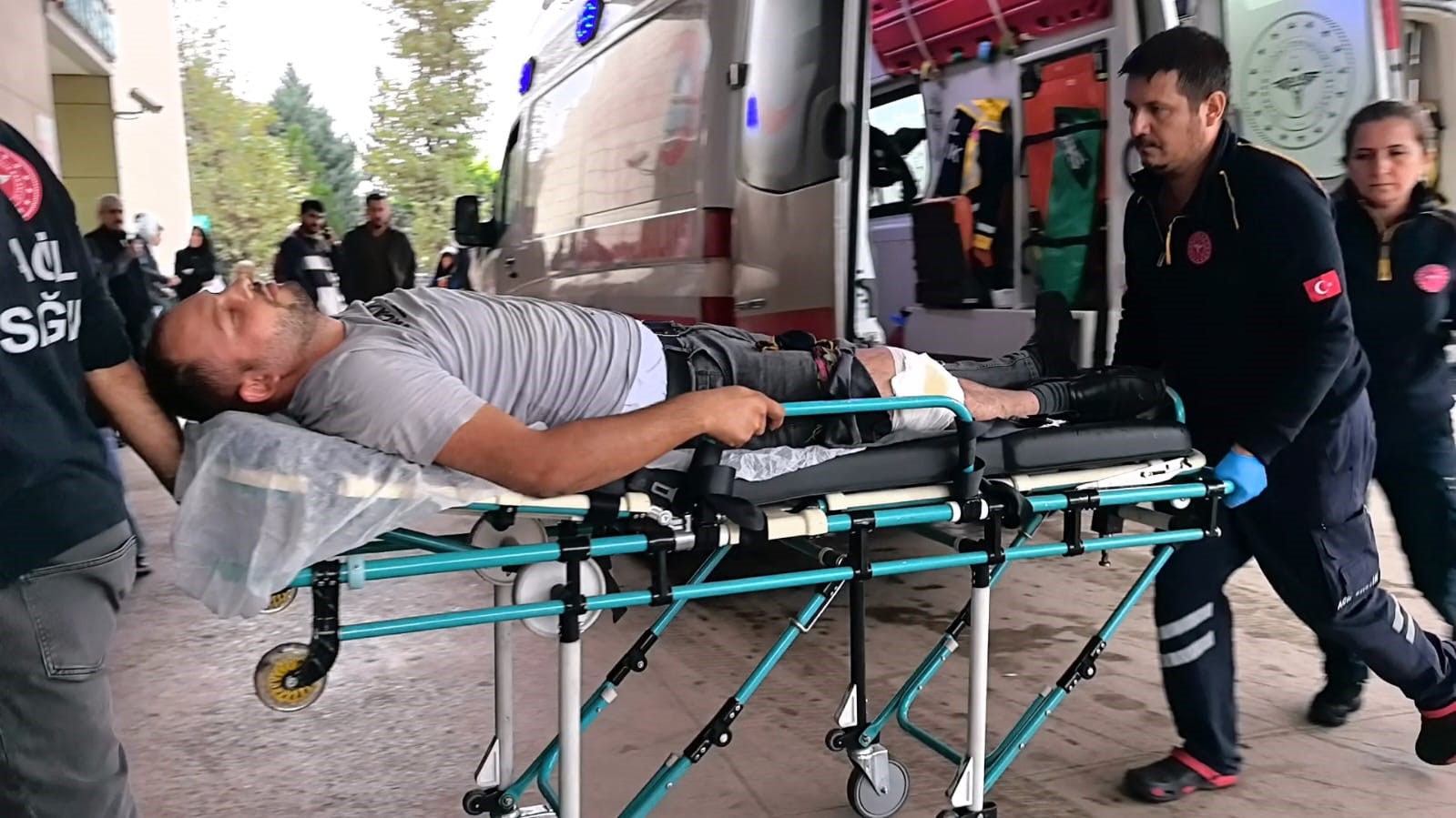 Kardeşinin ölümüne neden olan sürücüyü pompalı tüfekle yaraladı