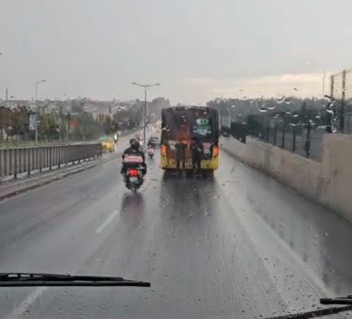 Eyüpsultan’da patenli gençlerin tehlikeli yolculuğu