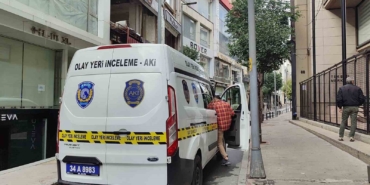 Şişli’de 4 katlı binada çıkan yangında 1 kişi yanarak hayatını kaybetti