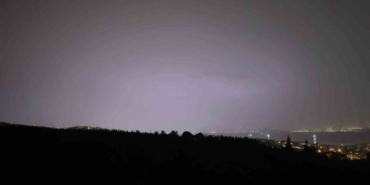 Kocaeli’de şimşekler adeta geceyi gündüze çevirdi