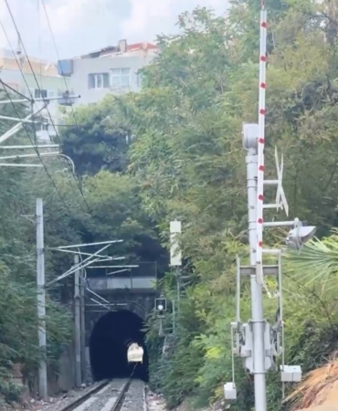 Evlerin altından geçen 114 yıllık tren tüneli mahalleyle bütünleşti