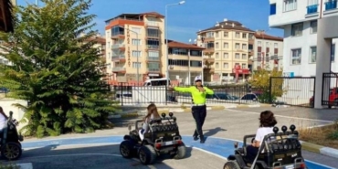 Bilecik’te miniklere trafikte güvenli adımlar eğitimi