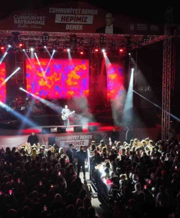 Bursa’da Buray’la ’Cumhuriyet’ coşkusu