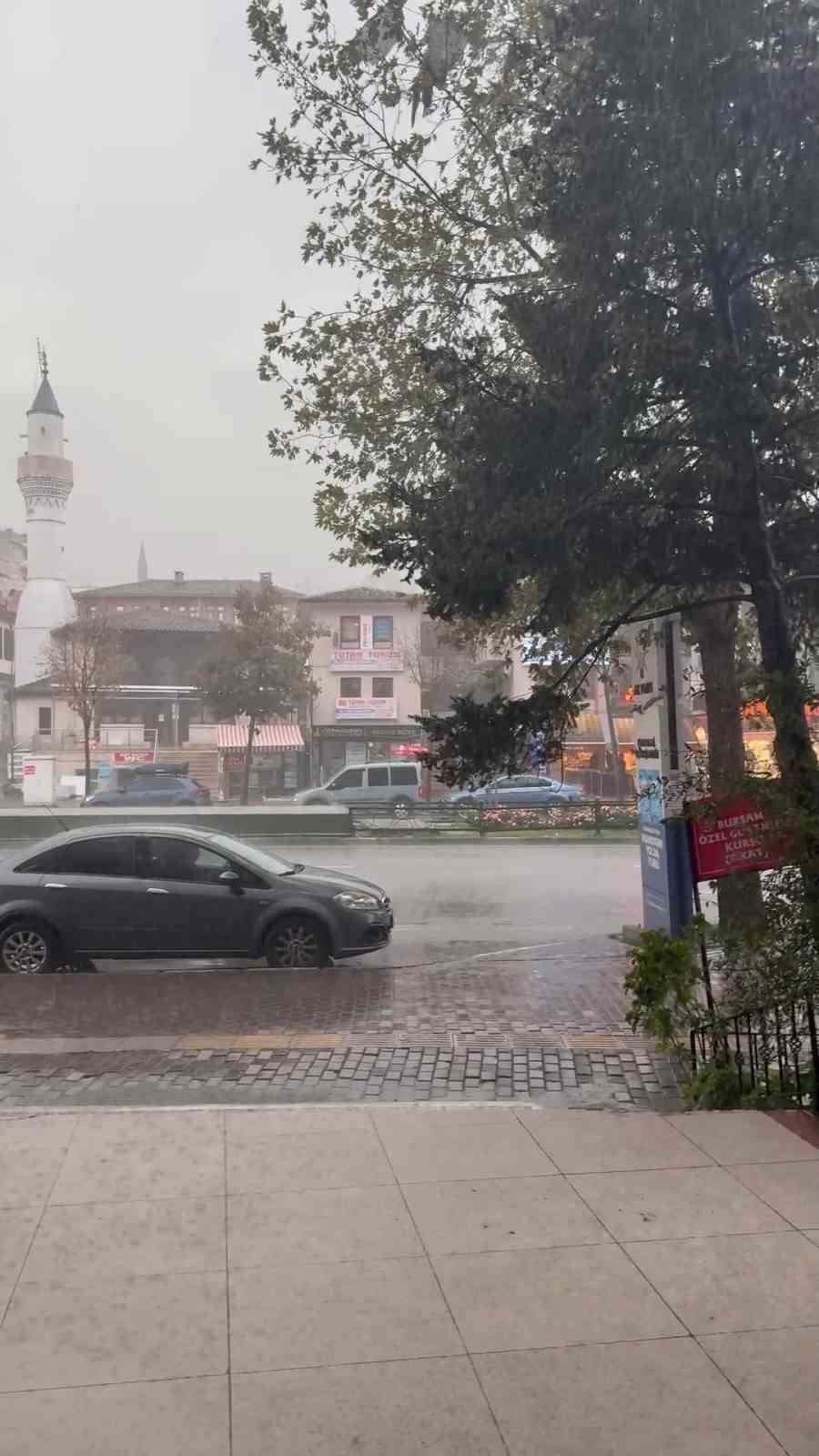 Bursa hasretle beklediği yağmura kavuştu