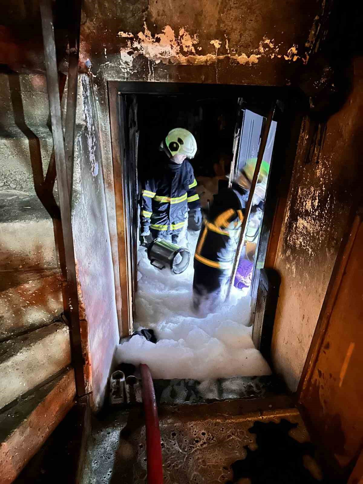 Bilecik’te iki katlı evde yangın çıktı