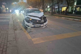 Yolun karşısına geçmek isterken otomobil çarpan kadın öldü