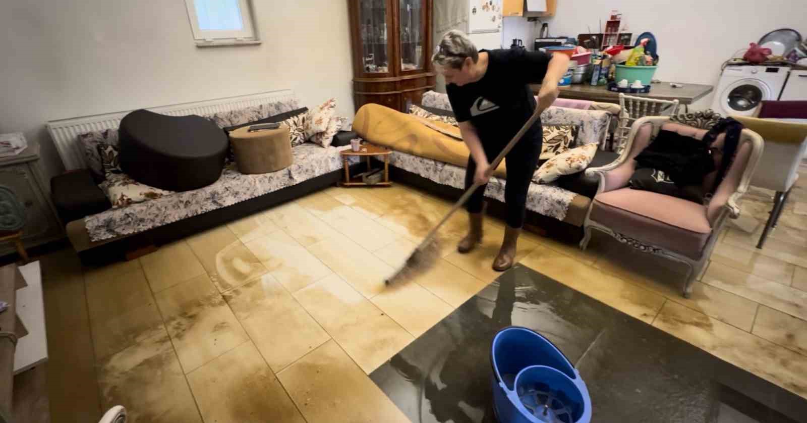 Edirne’de sağanak sonrası evleri su bastı