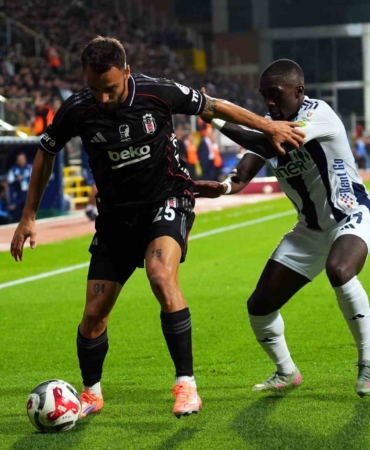 Trendyol Süper Lig: Kasımpaşa: 1 - Beşiktaş: 1 (İlk yarı)