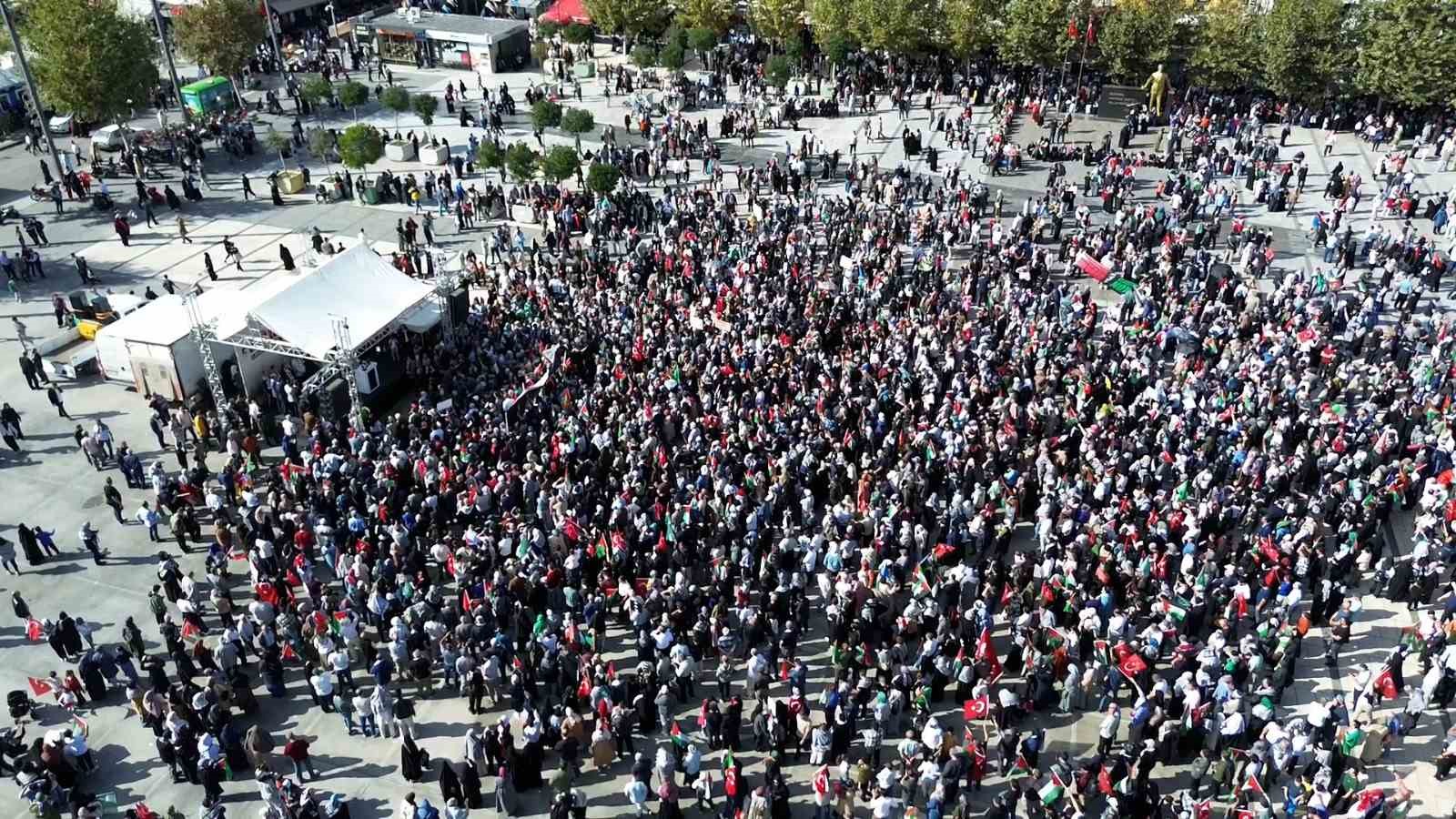 Binler, Filistin için tek ses oldu: Sakarya’dan dünyaya "Gazze’ye özgürlük" mesajı verdiler