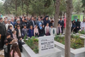Şehit Neşe öğretmen ve babası mezarı başında anıldı