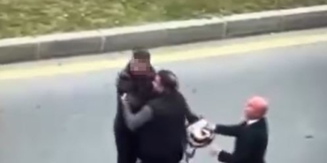 Başakşehir’de trafikte tartıştığı motosikletliye çocuğunun gözü önünde saldırdı