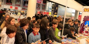 Kitap fuarında çocukların çizgi roman sevgisi