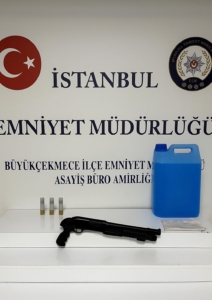 Büyükçekmece’de aynı şahsa ait iş yerini kundakladılar, diğerini de kurşunladılar: O anlar kamerada