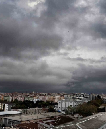 İstanbul’un üzerine kara bulutlar çöktü