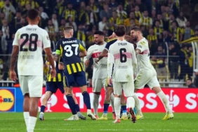 Fenerbahçe- Stuttgart maçında son düdük çaldı, ortalık karıştı