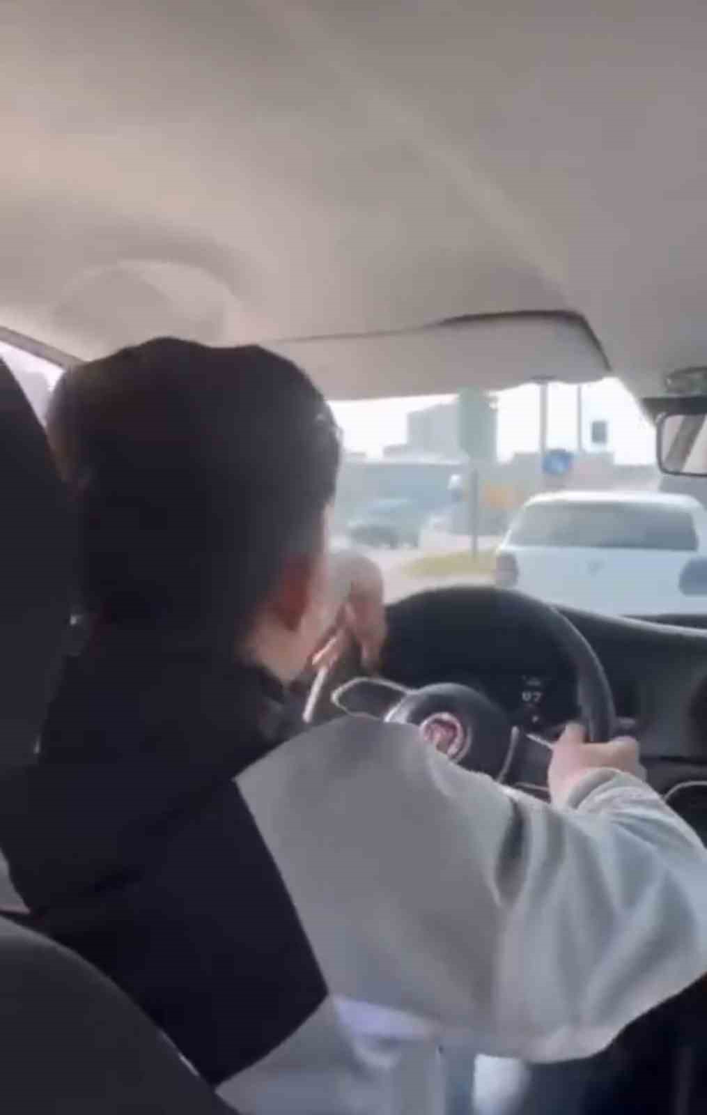 Bursa’da trafikte tehlikeli ’makas’: Direksiyon tutuşu pes dedirtti