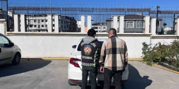 Arnavutköy’de, kırmızı ışıkta geçip karşıya geçen çocukları tehlikeye atan sürücü yakalandı