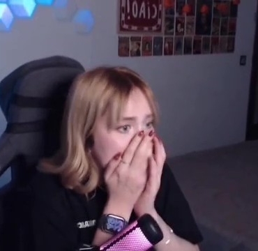 Depreme canlı yayında yakalandı, panik anları kendi kamerasına yansıdı