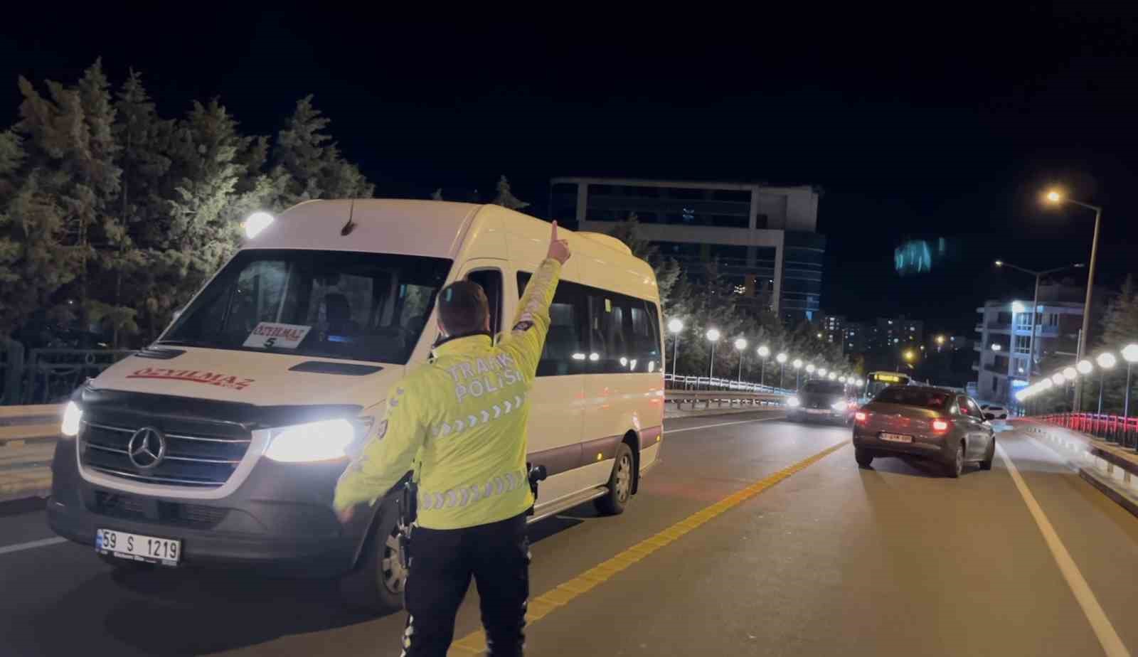 Çorlu’da alkollü kadın sürücü kaza yaptı, trafik felç oldu