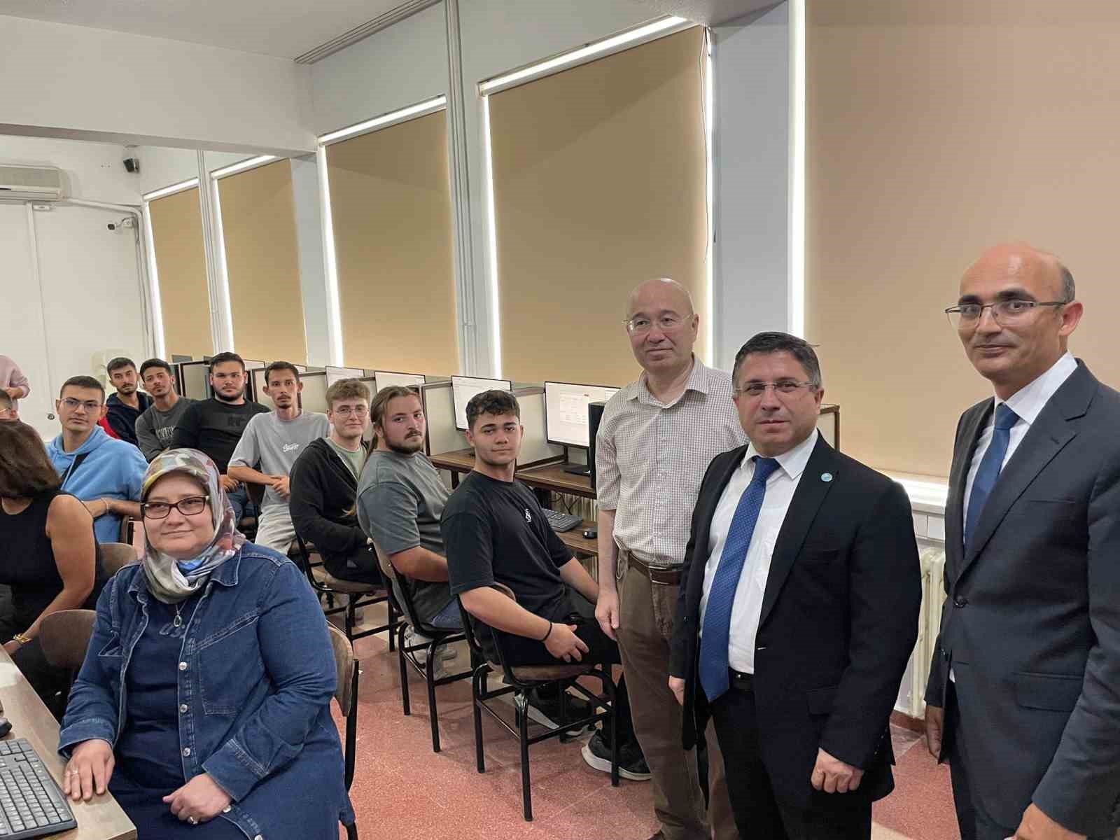 Edremit Meslek Yüksekokulu’nda "Efe Berk Sakin Bilgisayar Laboratuvarı" açıldı