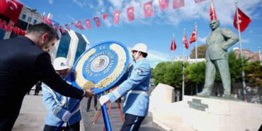 Kartal’da 29 Ekim coşkusu Atatürk Anıtı’nda başladı