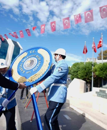 Kartal’da 29 Ekim coşkusu Atatürk Anıtı’nda başladı