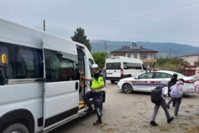 Bilecik jandarmasından okul servis araçlarına sıkı denetim