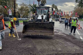 Vatan Caddesi’nde İBB’nin yaptığı yol çalışması çöktü, Fatih Belediyesi ekipleri anında müdahale etti