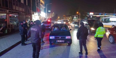 3 saatte aranan 121 şahıs yakalandı