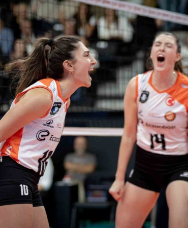 Sultanlar Ligi: Eczacıbaşı Dynavit: 1 - V. Bank: 3