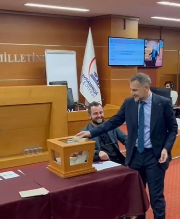 Bayrampaşa Belediye Meclisi’nde belediye başkan vekili seçimi başladı