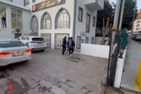 Evden aldığı yedek anahtarla park halindeki aracı çalan hırsız yakalandı