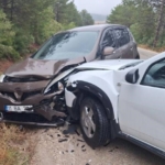 Bilecik’te seyir halinde kafa kafaya çarpıştılar; 3 yaralı