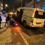 Küçükçekmece’de otomobil park halindeki 4 araca çarptı: 2 yaralı