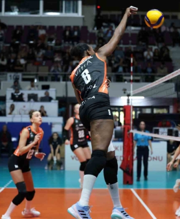 Eczacıbaşı Dynavit, deplasmanda galip