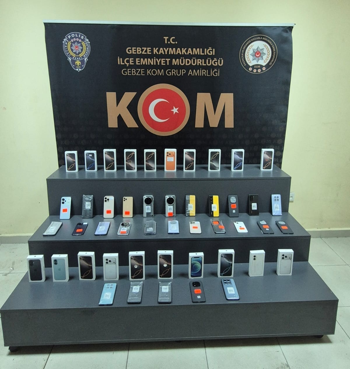 Kocaeli’de 3 milyon TL’lik gümrük kaçağı telefonlar ele geçirildi