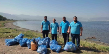 Mavi Takım ekiplerinden sahil temizliği