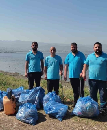 Mavi Takım ekiplerinden sahil temizliği