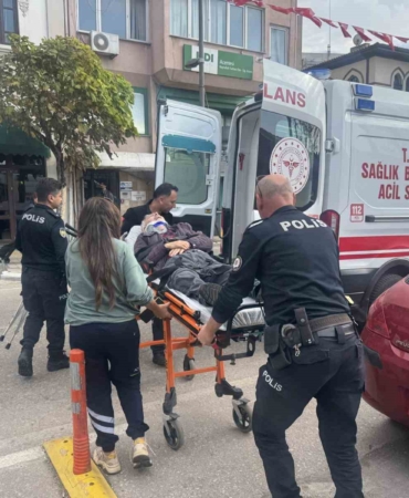 Bandırma’da yaşlı adam fenalaşarak hastaneye kaldırıldı
