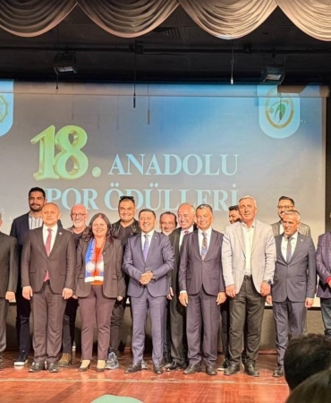 Başkan Çiftçi’ye "Yılın İlçe Belediye Başkanı" ödülü