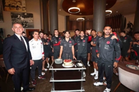 Milli Takım kampında Ferdi Kadıoğlu’nun doğum günü kutlandı