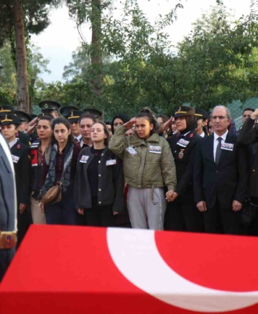 Feci kazada şehit olan jandarma personelleri gözyaşlarıyla memleketlerine uğurlandı