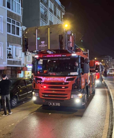Esenler’de 5 katlı binada yangın: 15 kişi dumandan etkilendi